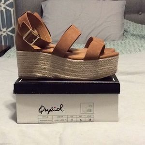 BRAND NEW. NEVER WORN. Platform wedge sandal